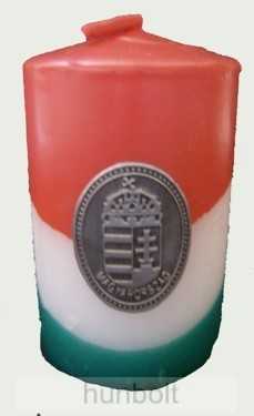 Nemzeti színű henger gyertya 10cm, ón címerrel (3,2x4 cm) Nemzeti színű henger gyertya 10cm, ón címerrel (3,2x4 cm)