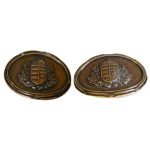 Ovális bronz koszorús címeres övcsat (8X6,5 cm)