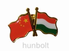 Kitűző, páros zászló Kínai -Magyar jelvény 40x25 mm