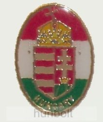 Ovális aranyozott címeres (25 mm) jelvény Hungary felirattal