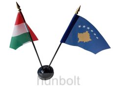 Nemzeti és Koszovó zászlók asztali tartóval
