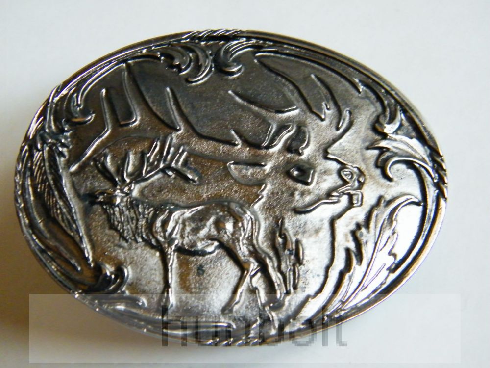 Image of Ovális ezüst szarvas és szarvasfej, ezüst háttérrel övcsat