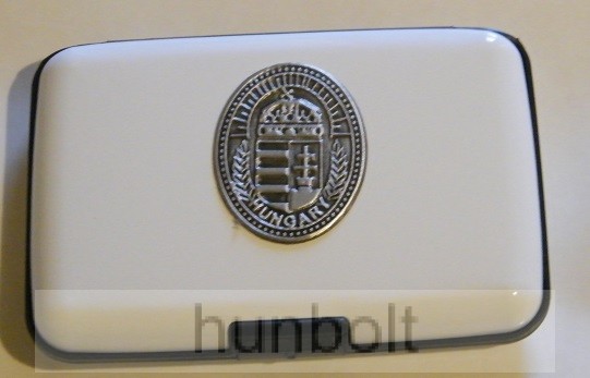 Image of Bankkártya tartó metál fehér színű ón koszorús címer matricával